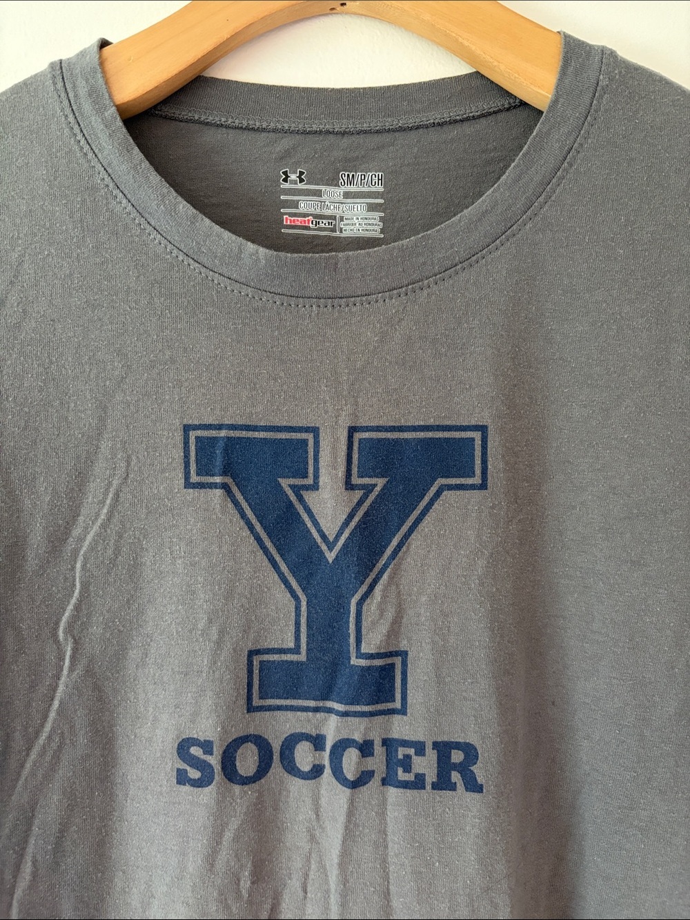 Gray 'Yale Soccer' Graphic Crewneck T-Shirt Size Small - Picture 2 of 5